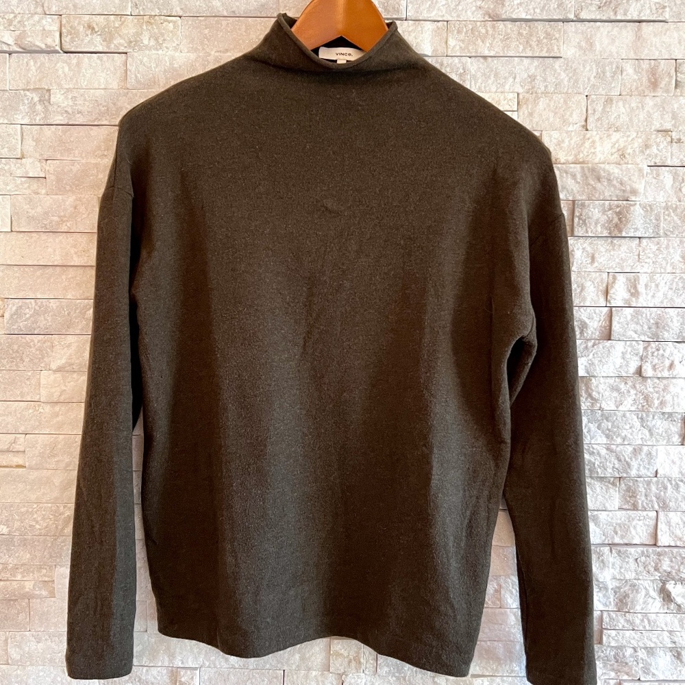 Vince cotton blend mock turtleneck sweater - excellent, like-new condition